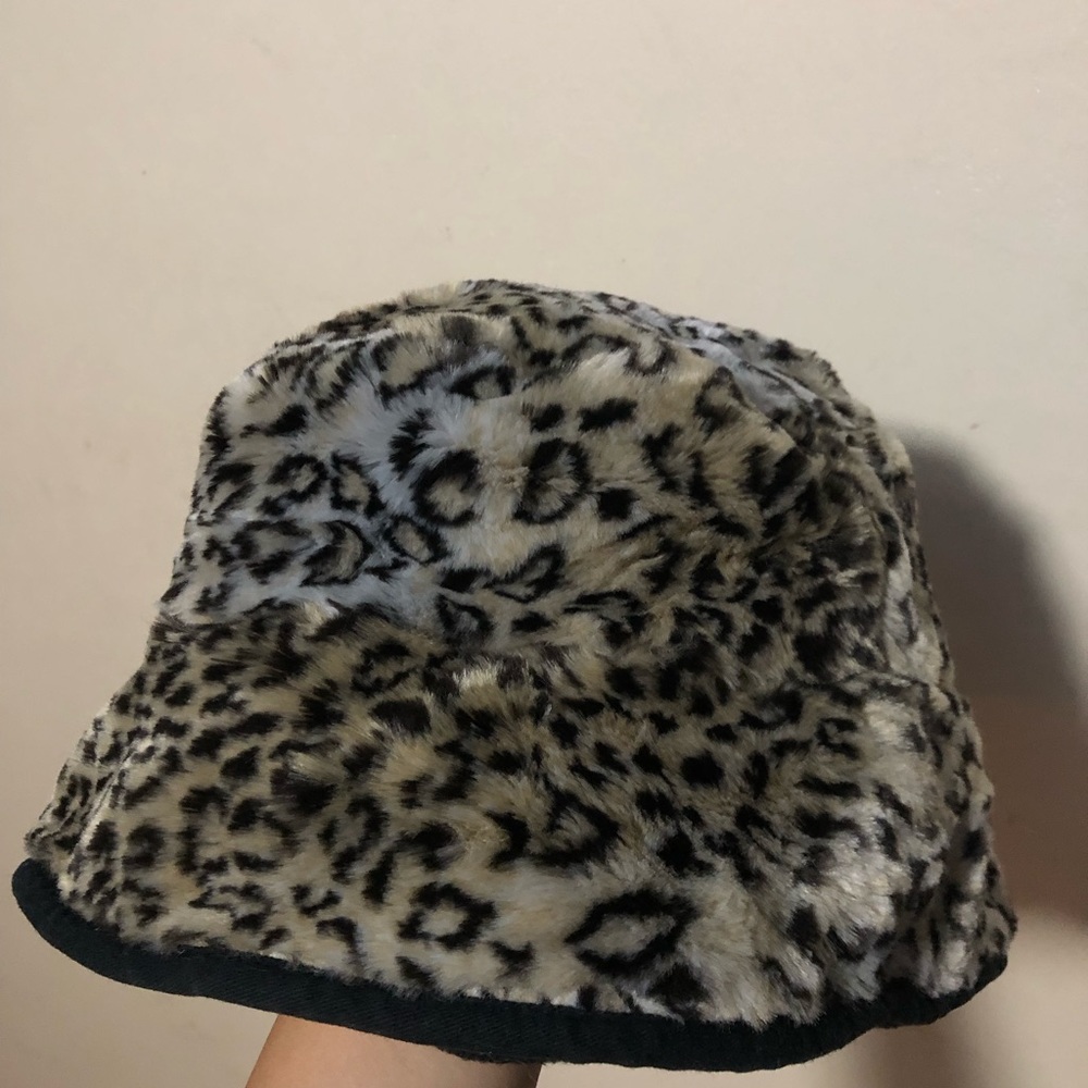 Bucket hat